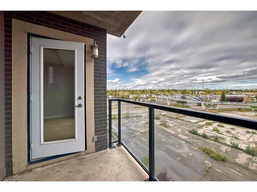 503-8710 Horton Road Sw, Calgary, AB - Indoor Photo Showing Kitchen