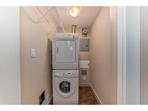 503-8710 Horton Road Sw, Calgary, AB - Indoor Photo Showing Laundry Room