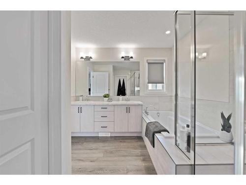 81 Legacy Reach Crescent Se, Calgary, AB - Indoor Photo Showing Bathroom