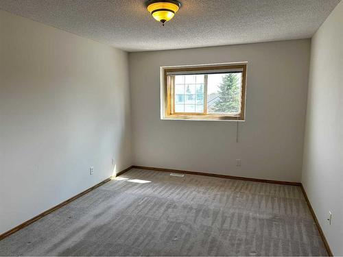 36 Harvest Glen Mews Ne, Calgary, AB - Indoor Photo Showing Other Room