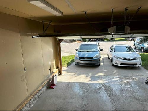 36 Harvest Glen Mews Ne, Calgary, AB - Indoor Photo Showing Garage