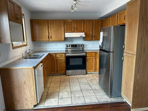 36 Harvest Glen Mews Ne, Calgary, AB - Indoor Photo Showing Kitchen With Double Sink