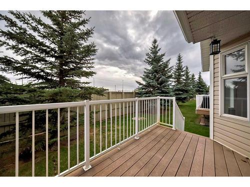 5-567 Edmonton Trail Ne, Airdrie, AB - Outdoor With Exterior