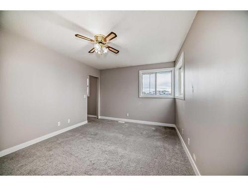 5-567 Edmonton Trail Ne, Airdrie, AB - Indoor Photo Showing Other Room