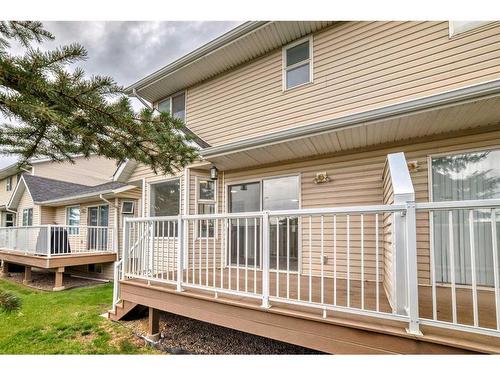 5-567 Edmonton Trail Ne, Airdrie, AB - Outdoor With Deck Patio Veranda With Exterior