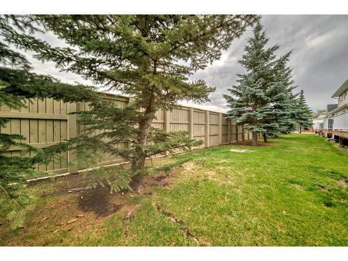 5-567 Edmonton Trail Ne, Airdrie, AB - Outdoor With Backyard