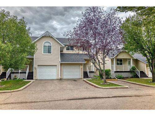 5-567 Edmonton Trail Ne, Airdrie, AB - Outdoor With Facade