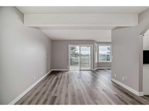 5-567 Edmonton Trail Ne, Airdrie, AB - Indoor Photo Showing Other Room