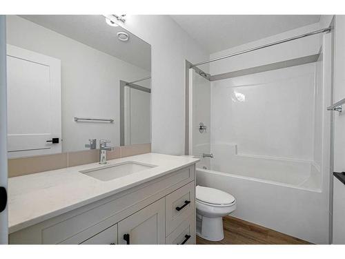 5208-200 Seton Circle Se, Calgary, AB - Indoor Photo Showing Bathroom