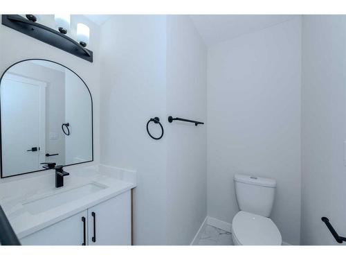 95 Holmwood Avenue Nw, Calgary, AB - Indoor Photo Showing Bathroom