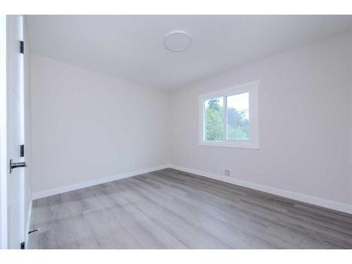 95 Holmwood Avenue Nw, Calgary, AB - Indoor Photo Showing Other Room