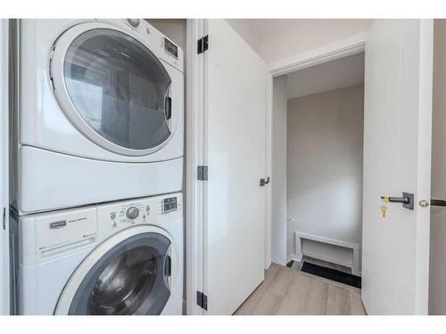 95 Holmwood Avenue Nw, Calgary, AB - Indoor Photo Showing Laundry Room