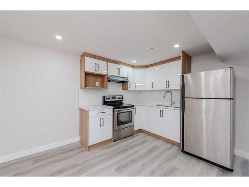 95 Holmwood Avenue Nw, Calgary, AB - Indoor Photo Showing Kitchen