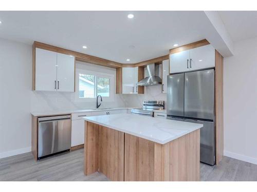 95 Holmwood Avenue Nw, Calgary, AB - Indoor Photo Showing Kitchen