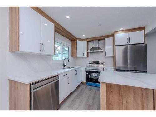 95 Holmwood Avenue Nw, Calgary, AB - Indoor Photo Showing Kitchen With Upgraded Kitchen