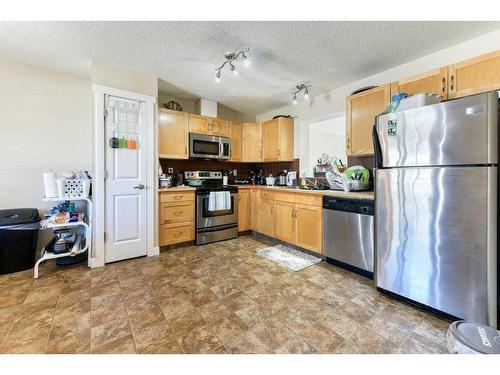 61 Cimarron Vista Gardens, Okotoks, AB - Indoor Photo Showing Kitchen