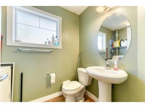 61 Cimarron Vista Gardens, Okotoks, AB - Indoor Photo Showing Bathroom