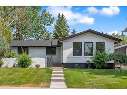 9828 19 Street SW Calgary, AB T2V 4C3