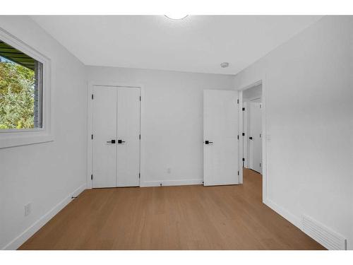 9828 19 Street Sw, Calgary, AB - Indoor Photo Showing Other Room