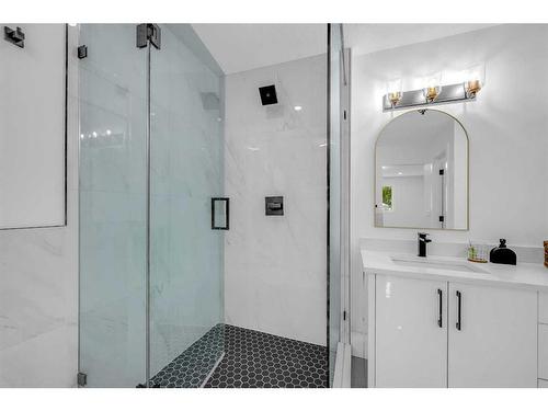 9828 19 Street Sw, Calgary, AB - Indoor Photo Showing Bathroom