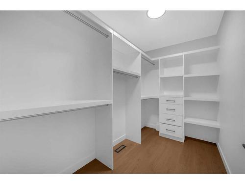 9828 19 Street Sw, Calgary, AB - Indoor With Storage