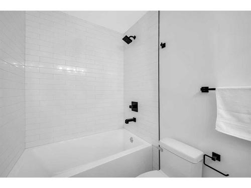 9828 19 Street Sw, Calgary, AB - Indoor Photo Showing Bathroom