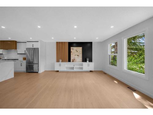 9828 19 Street Sw, Calgary, AB - Indoor Photo Showing Kitchen