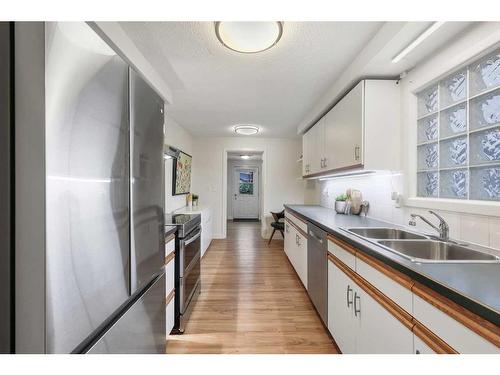 805 15 Street Nw, Calgary, AB - Indoor Photo Showing Kitchen With Double Sink