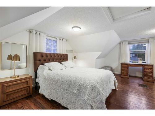 805 15 Street Nw, Calgary, AB - Indoor Photo Showing Bedroom