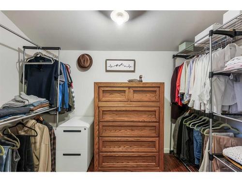 805 15 Street Nw, Calgary, AB - Indoor With Storage