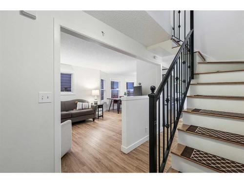 805 15 Street Nw, Calgary, AB - Indoor Photo Showing Other Room