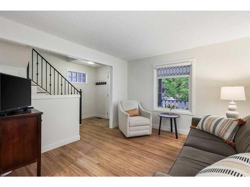 805 15 Street Nw, Calgary, AB - Indoor Photo Showing Living Room