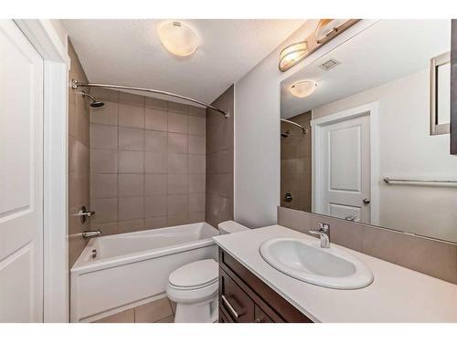 906-32 Varsity Estates Circle Nw, Calgary, AB - Indoor Photo Showing Bathroom