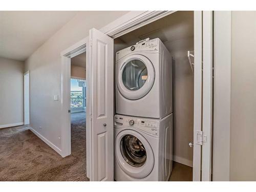 906-32 Varsity Estates Circle Nw, Calgary, AB - Indoor Photo Showing Laundry Room