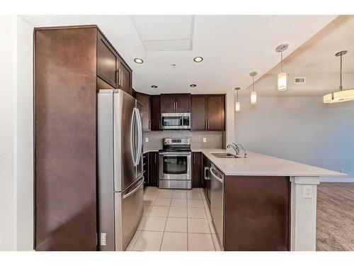 906-32 Varsity Estates Circle Nw, Calgary, AB - Indoor Photo Showing Kitchen With Stainless Steel Kitchen With Double Sink With Upgraded Kitchen