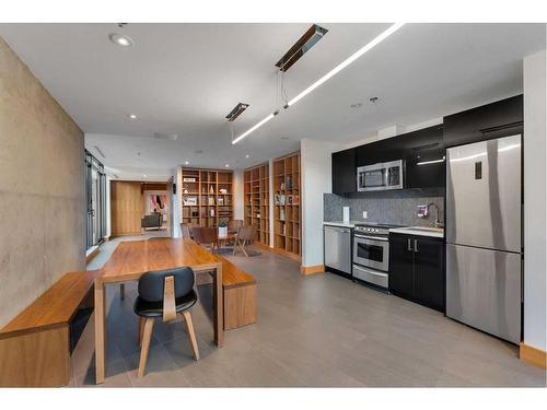 2002-1010 6 Street Sw, Calgary, AB - Indoor Photo Showing Kitchen