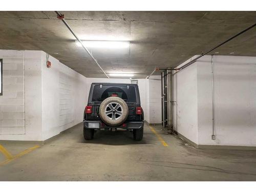 2002-1010 6 Street Sw, Calgary, AB - Indoor Photo Showing Garage