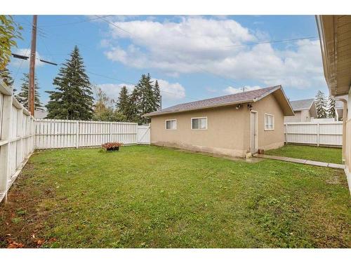 351 Penswood Way Se, Calgary, AB - Outdoor