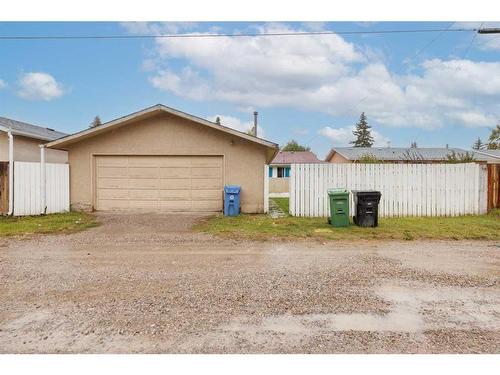 351 Penswood Way Se, Calgary, AB - Outdoor