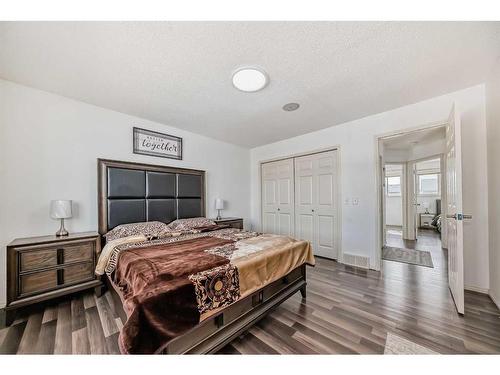 504 Saddlecrest Boulevard Ne, Calgary, AB - Indoor Photo Showing Bedroom