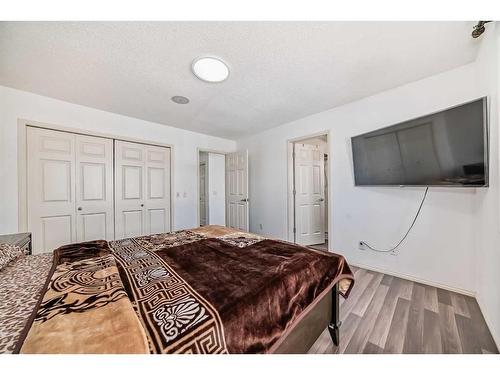 504 Saddlecrest Boulevard Ne, Calgary, AB - Indoor Photo Showing Bedroom