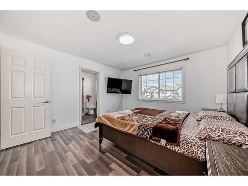 504 Saddlecrest Boulevard Ne, Calgary, AB - Indoor Photo Showing Bedroom