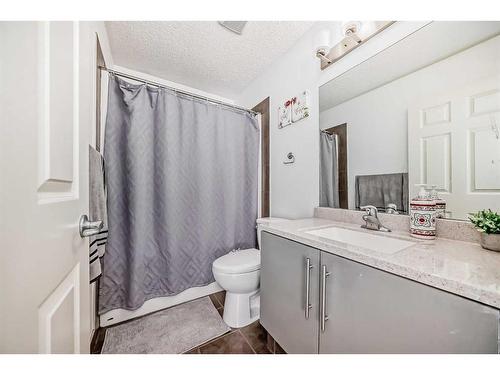 504 Saddlecrest Boulevard Ne, Calgary, AB - Indoor Photo Showing Bathroom