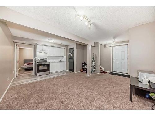 504 Saddlecrest Boulevard Ne, Calgary, AB - Indoor