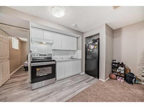 504 Saddlecrest Boulevard Ne, Calgary, AB - Indoor Photo Showing Other Room