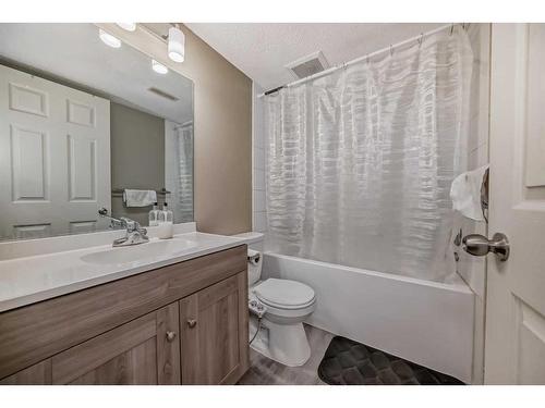 504 Saddlecrest Boulevard Ne, Calgary, AB - Indoor Photo Showing Bathroom