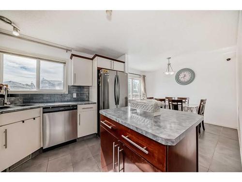 504 Saddlecrest Boulevard Ne, Calgary, AB - Indoor Photo Showing Kitchen