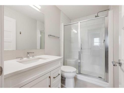 3208-80 Greenbriar Place Nw, Calgary, AB - Indoor Photo Showing Bathroom