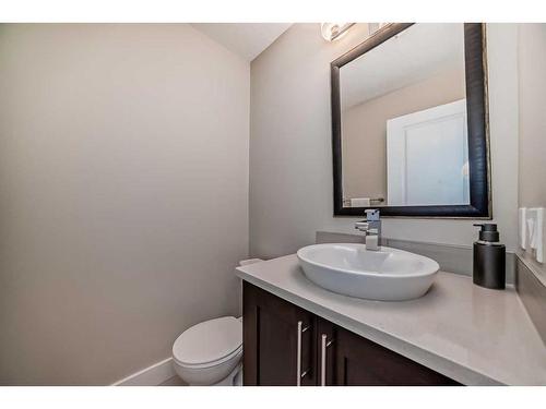 1-2018 27 Avenue Sw, Calgary, AB - Indoor Photo Showing Bathroom