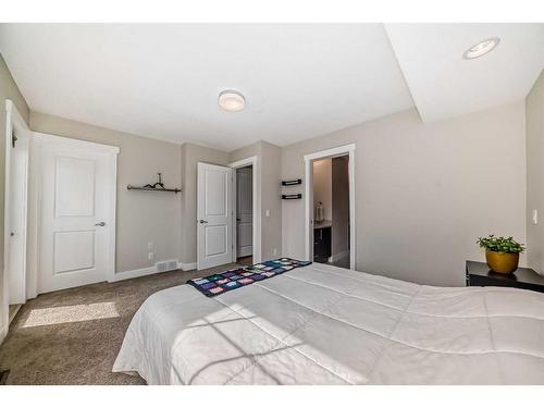 1-2018 27 Avenue Sw, Calgary, AB - Indoor Photo Showing Bedroom